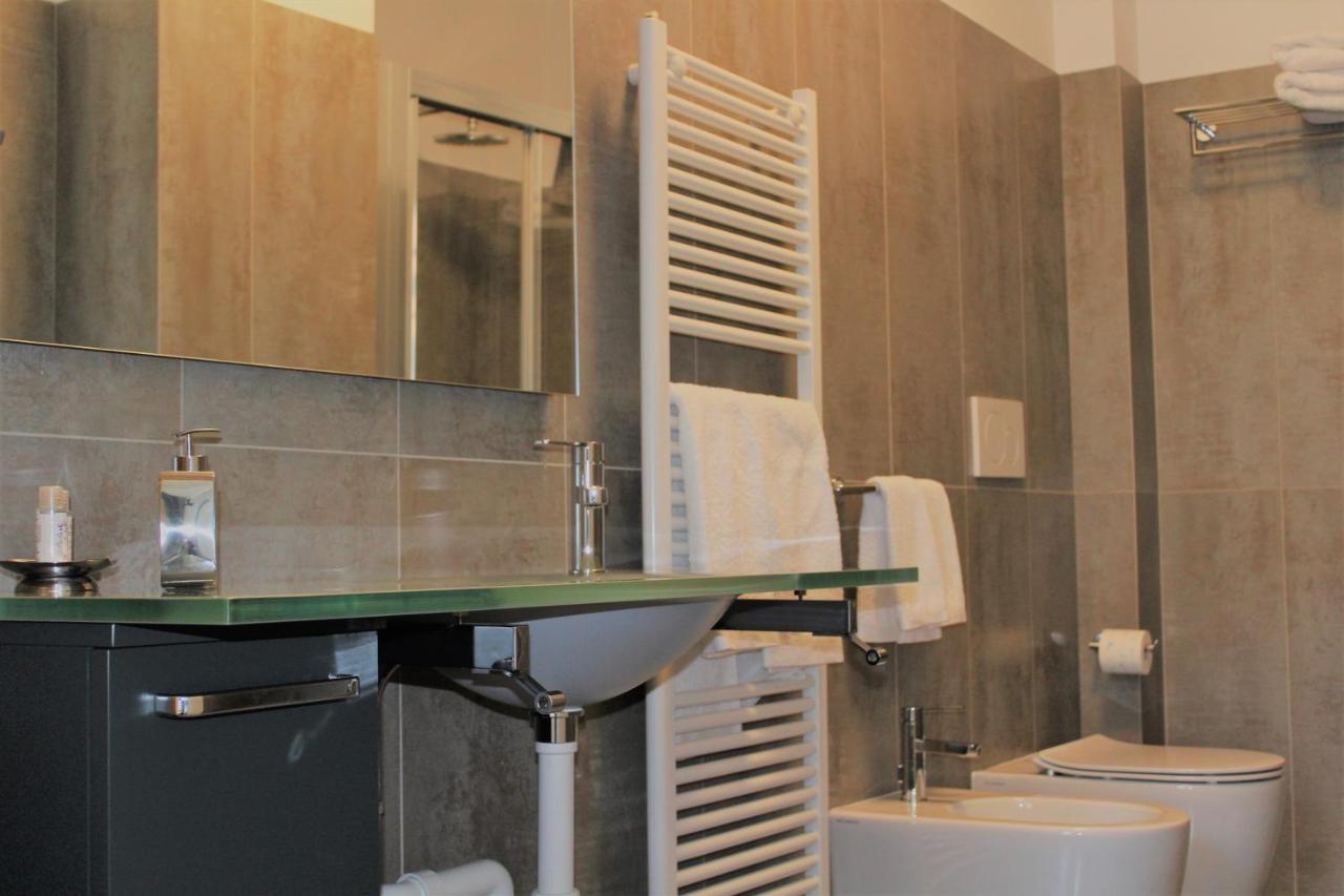 Palazzo Della Torre Elegant Apartment In โกโม ภายนอก รูปภาพ