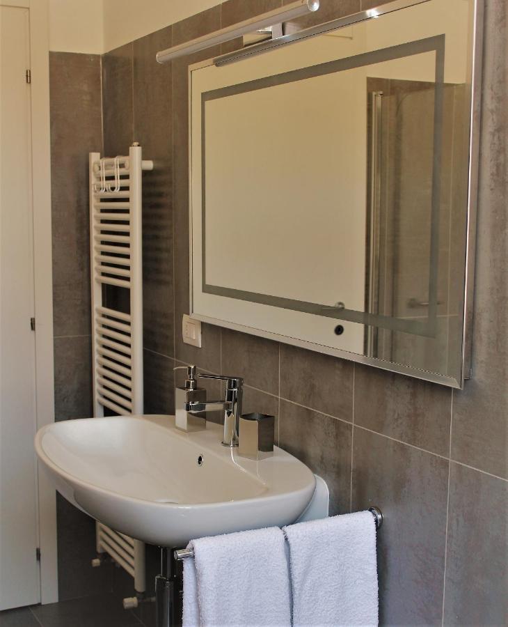Palazzo Della Torre Elegant Apartment In โกโม ภายนอก รูปภาพ