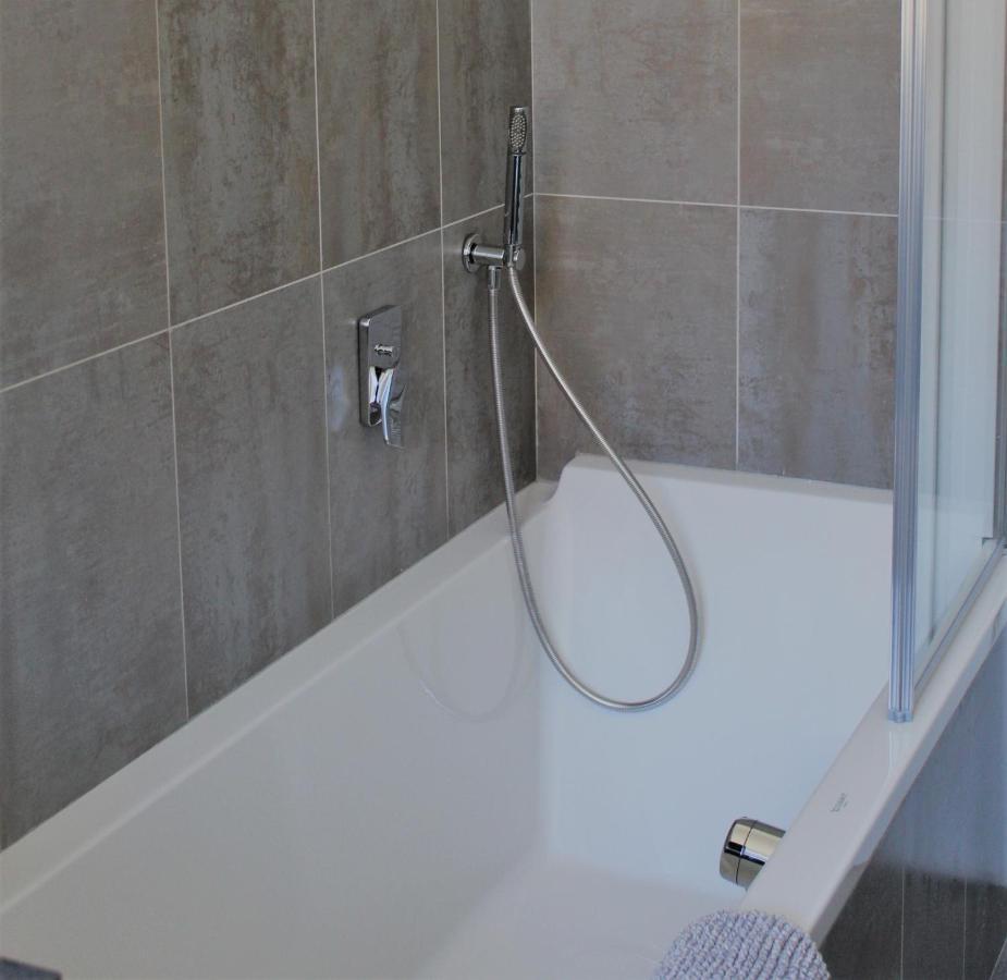 Palazzo Della Torre Elegant Apartment In โกโม ภายนอก รูปภาพ