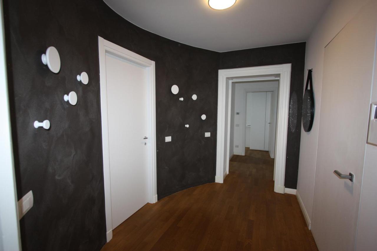 Palazzo Della Torre Elegant Apartment In โกโม ภายนอก รูปภาพ