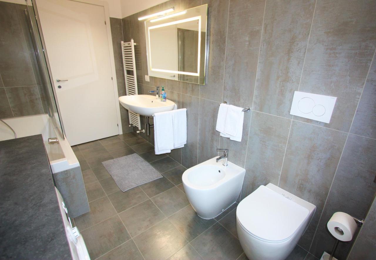 Palazzo Della Torre Elegant Apartment In โกโม ภายนอก รูปภาพ